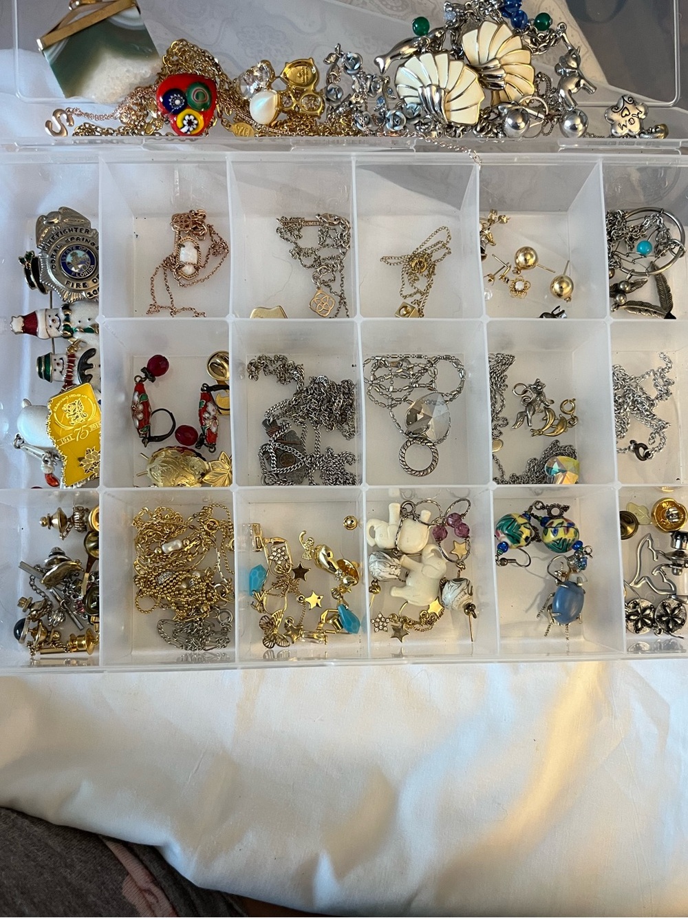 Mixed Women’s mixed jewelry lot